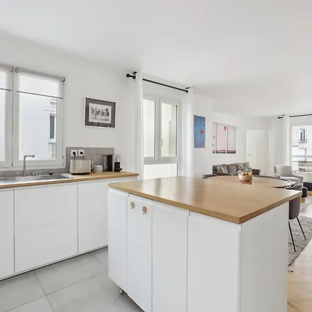 Appartement 2br, Spacieux, Cosy, De Gamme, Balcon *