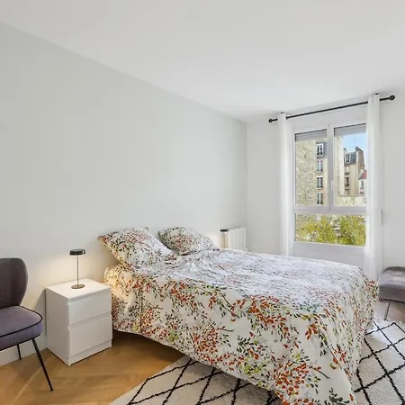 Appartement 2br, Spacieux, Cosy, De Gamme, Balcon Paris