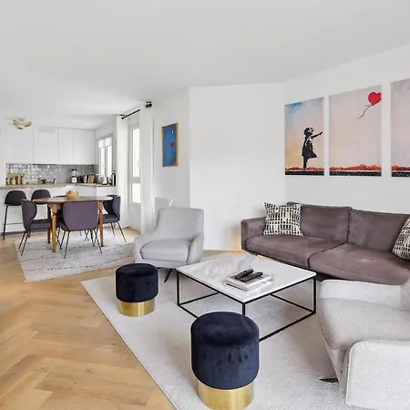 2br, Spacieux, Cosy, De Gamme, Balcon Paris