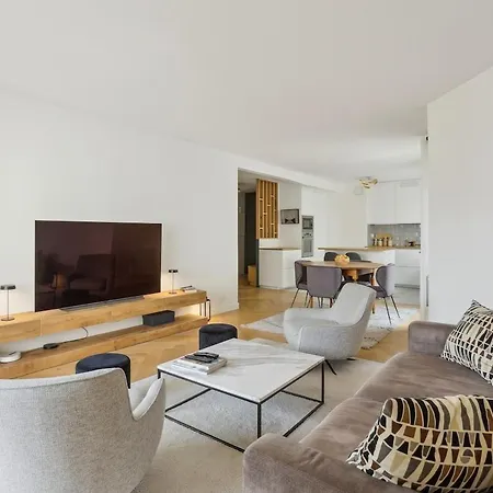 Appartement 2br, Spacieux, Cosy, De Gamme, Balcon Paris