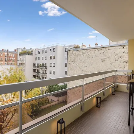 2br, Spacieux, Cosy, De Gamme, Balcon Apartment Paris