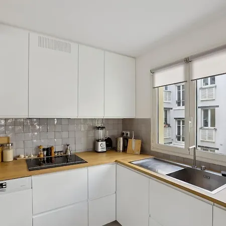 2br, Spacieux, Cosy, De Gamme, Balcon