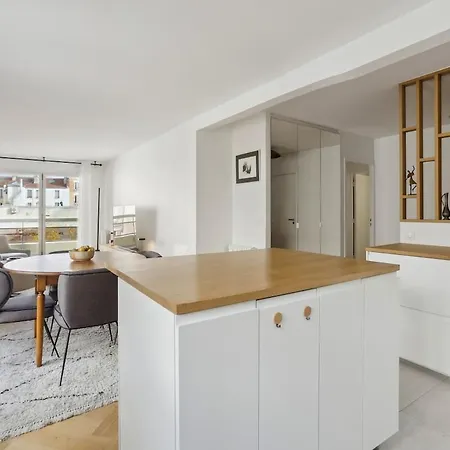 2br, Spacieux, Cosy, De Gamme, Balcon París